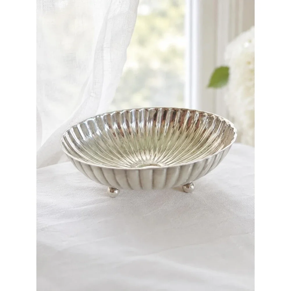 Unbranded beautiful vintage